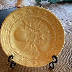 Bordallo Pinneiro Yellow Fruit 8" Plate Portugal.